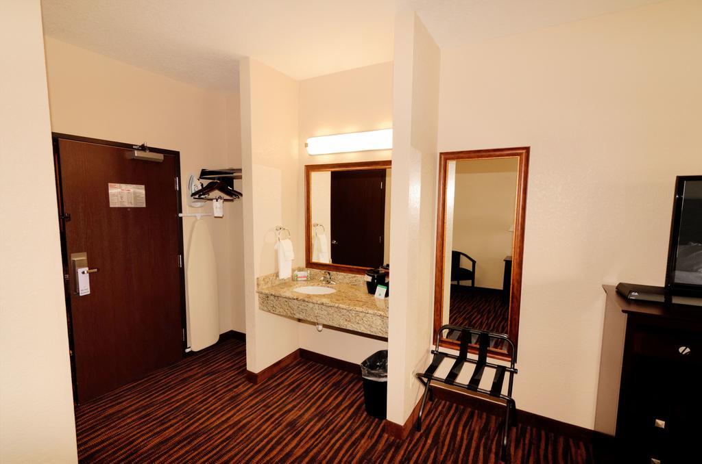 Cobblestone Inn & Suites - Denison | Oak Ridge Экстерьер фото