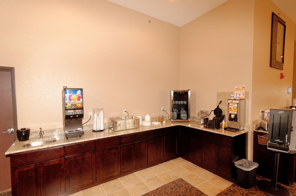 Cobblestone Inn & Suites - Denison | Oak Ridge Экстерьер фото