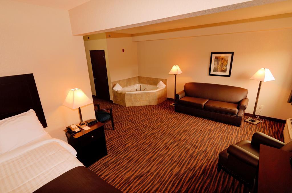 Cobblestone Inn & Suites - Denison | Oak Ridge Номер фото