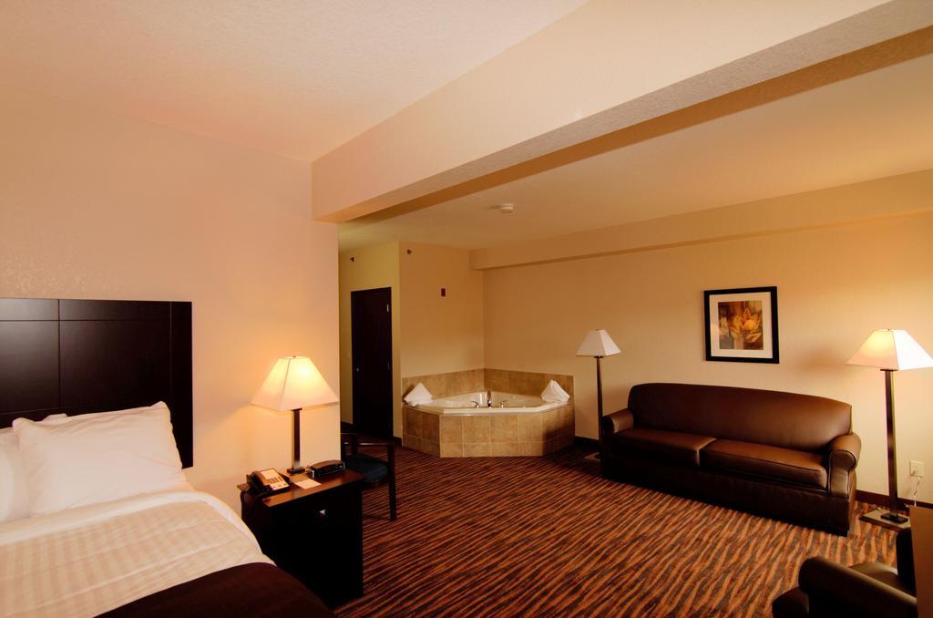 Cobblestone Inn & Suites - Denison | Oak Ridge Экстерьер фото