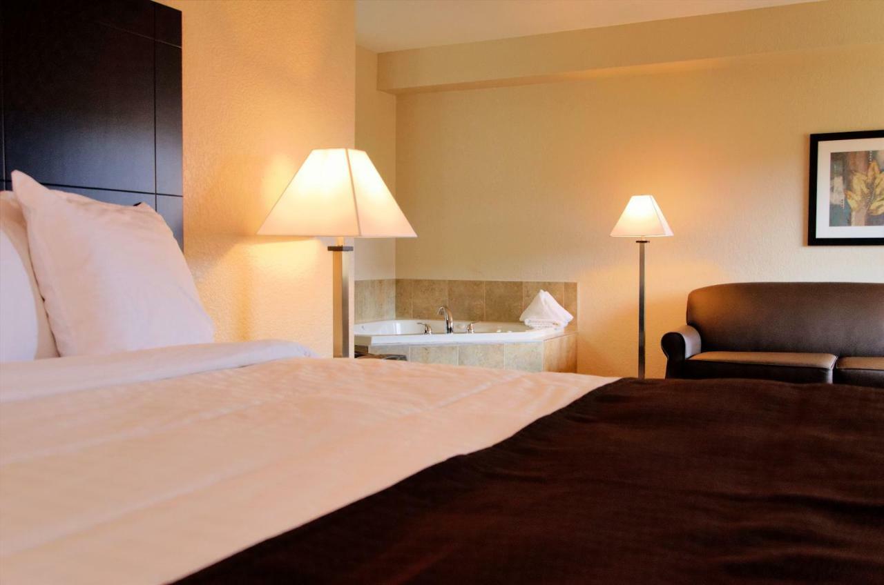 Cobblestone Inn & Suites - Denison | Oak Ridge Экстерьер фото